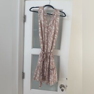 INTERMIX dress size 8, beautiful flowy fabric